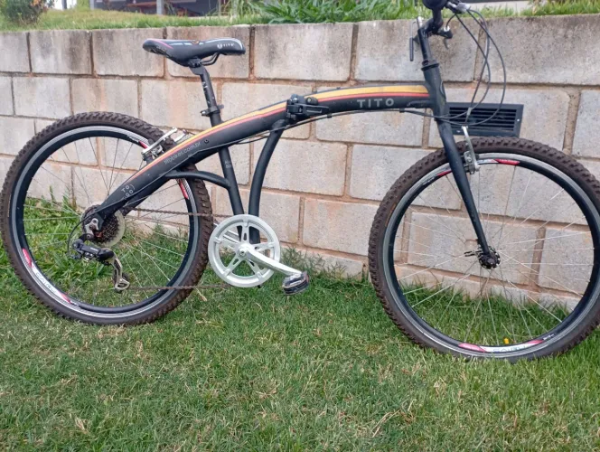 Bicicleta Tito dobrável toda em alumínio