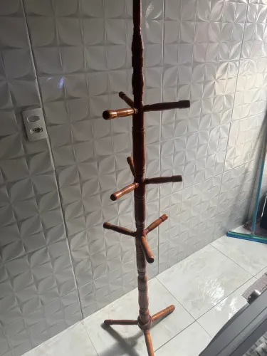 Cabide de chão