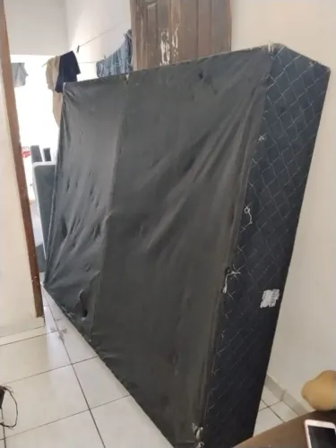 Vendo base cama casal 1,38/1,88 tem os pes