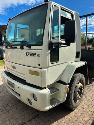 Ford cargo 1722 e ano 2008 carroceria