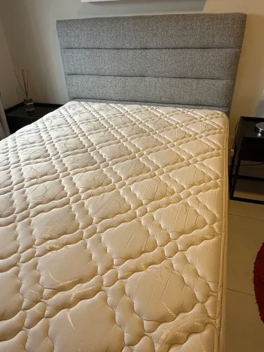 Cama de casal com cabeceira