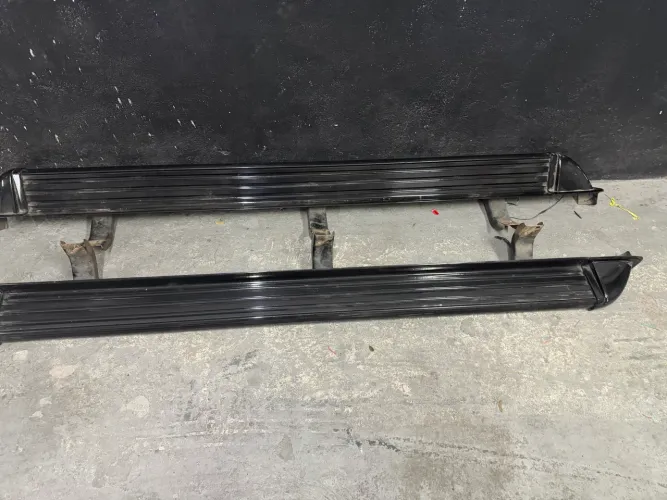 Estribo lateral frontier 18/22
