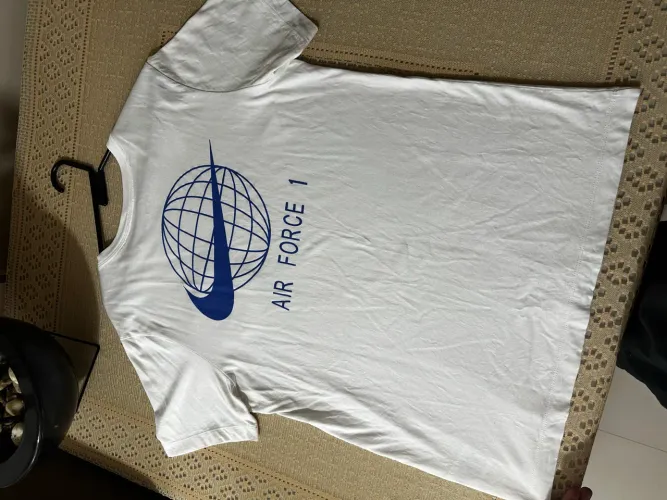 Camiseta Nike Air Force 1 Branca - Tam G (veste M)