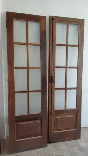 Porta abre e fecha madeira: 2,10 X 1,20