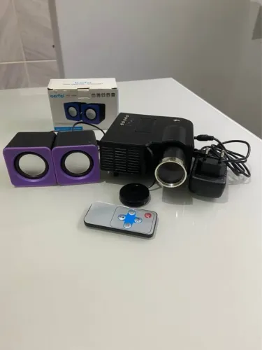 Mini Projetor UNIC UC28 + 2 Caixinhas de som Leerfei
