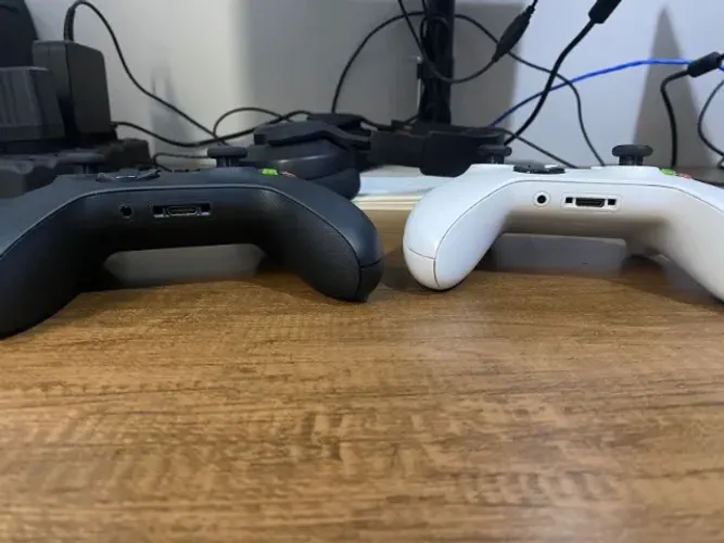 X BOX ONE S | 500GB | 2 CONTROLES 