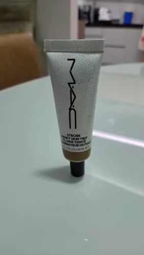 Base MAC Strobe Dewy Skin Tint - Deep 2