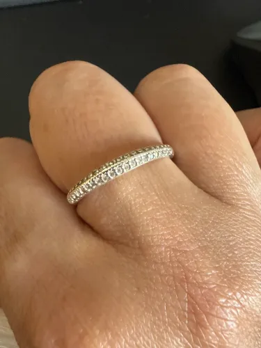 Lindo anel em prata cravejado com mini zircônias - Tamanho 25.