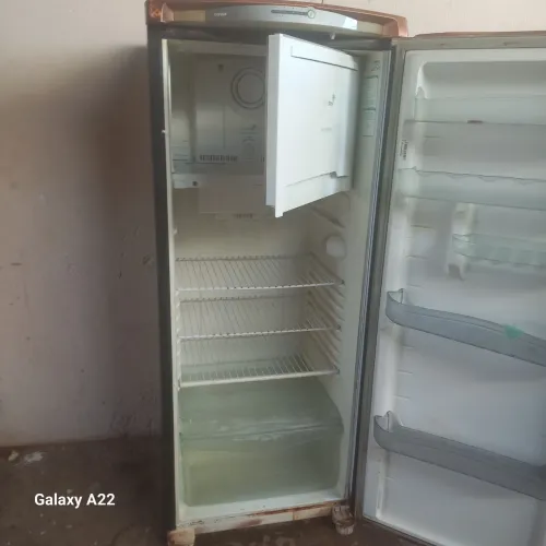 Vendo essa geladeira coservada