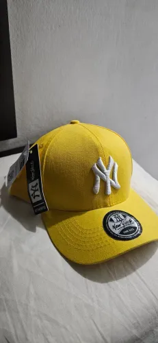 Boné Ney York qualidade Premiun, bordado sobressalente em puro algodão.