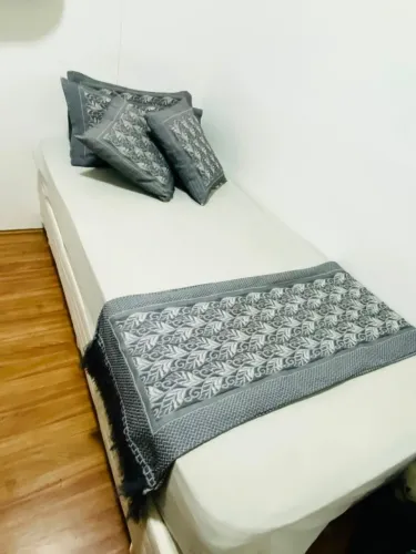 Cama Box e Colchão de Mola Ensacada Solteiro