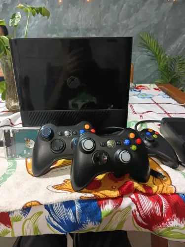 Xbox 360 desbloqueado com hd incluindo 3 controles