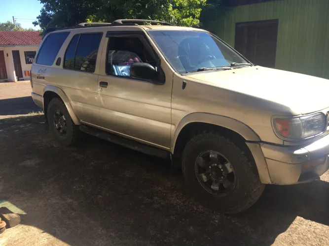 Nissan Pathfinder SE Luxo 3.3 V6 12V 1998