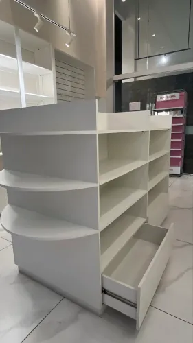 Ilha expositora em MDF