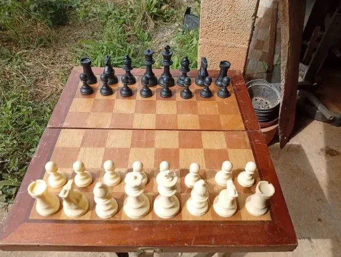 Jogo de xadrez antigo