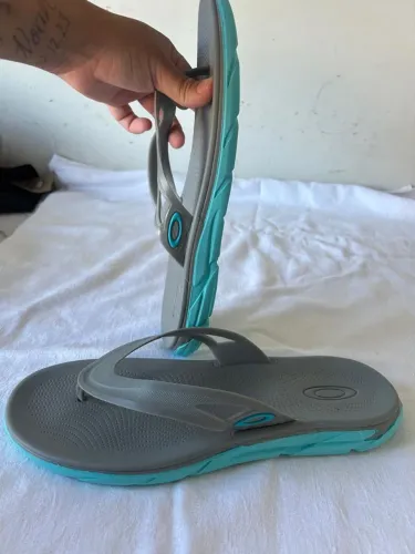 Chinelos oakley primeira linha 