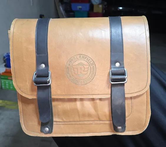 Bolsas laterais, alforge. Em couro
