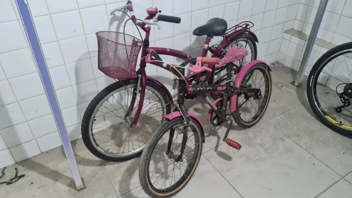 2 bicicletas infantis