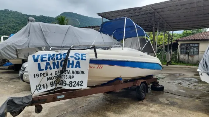 Lancha casco Runner 5500 - 19 pés com motor 115 HP