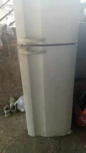 Geladeira Eletrolux 360litros