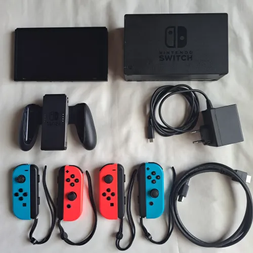 Nintendo Switch 32Gb com 4 Joy-Con