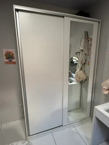 Guarda roupa de casal e planejado (madeira)