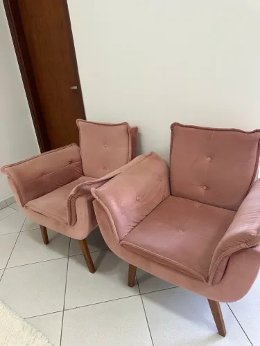 Poltrona Opala 280,00 cada uma