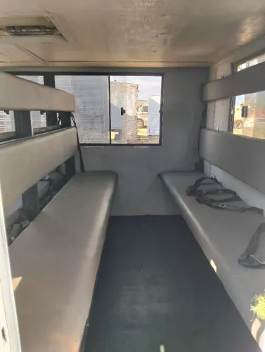 Casinha pra caminhão com 20 lugares