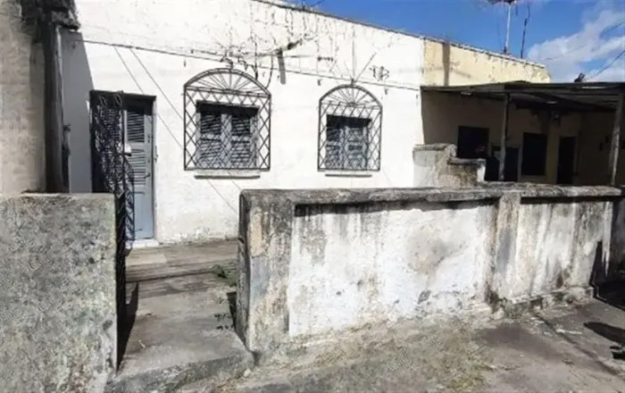 Casa térrea com 3 quartos em Jóquei Clube - Fortaleza - CE