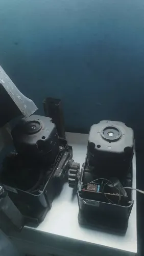 2 Motores de portão eletrônico Leia a descrição!!!