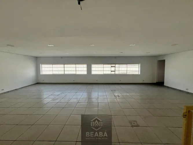 Salão Comercial para Locação em São Paulo - Itaim Paulista: 2 Salas, 4 Banheiros, 130m² de