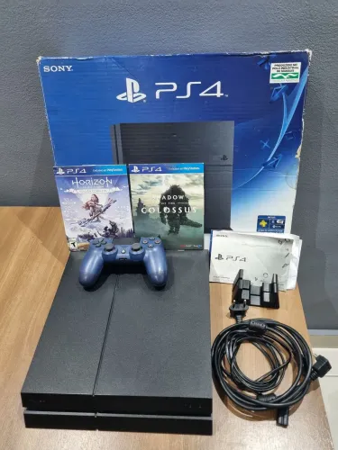 PS4 fat em ótimo estado (primeiro dono)