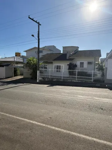 Casa térrea com piscina no Centro de São Ludgero