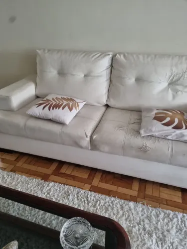 Sofa com estrutura perfeita para reforma 