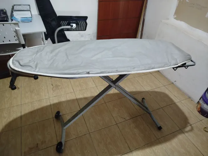 TÁBUA DE PASSAR ROUPA GRANDE DE METAL