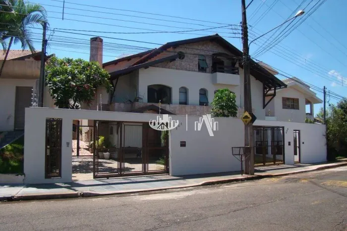 Casa com 8 quartos, 689 m² - venda por R$ 2.700.000 ou aluguel por R$ 15.000/mês - Lago Pa