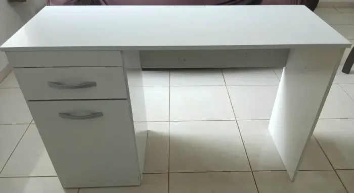 Escrivaninha Mesa de Computador 1 Gaveta 1 Porta Branca
