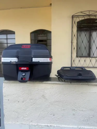 Baú Givi 27L + Suporte