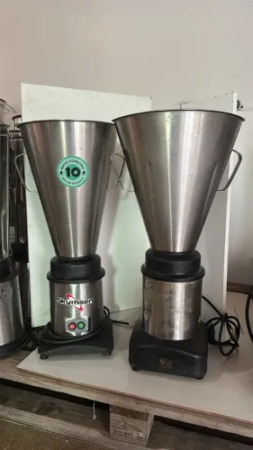 02 Liquidificadores Skymsen com copos de 10 litros Usados Modelo LO10 500 W Modelo LS-0
