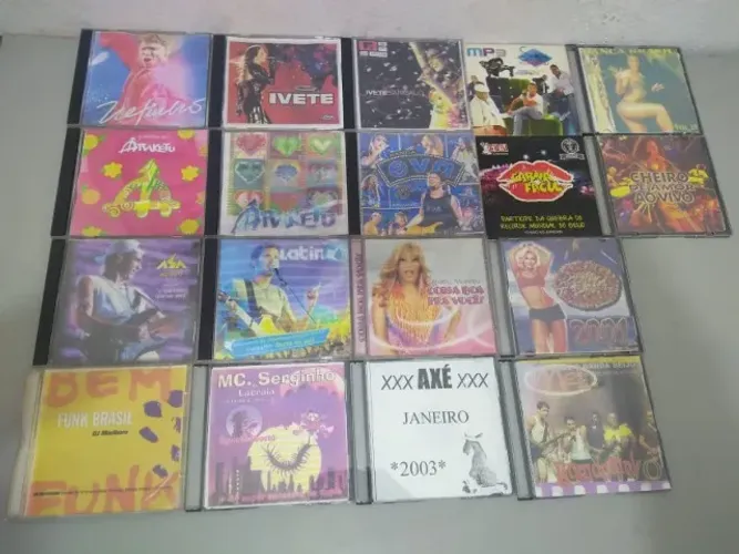 Cds Axé e Funk das Antigas ( Podem ser usados como Artesanato & Decoração )