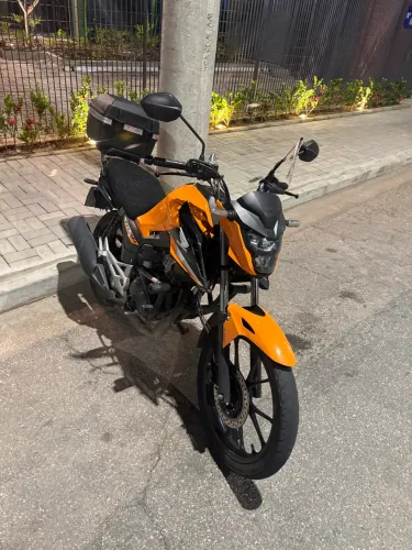 Titan 160 2025 laranja
