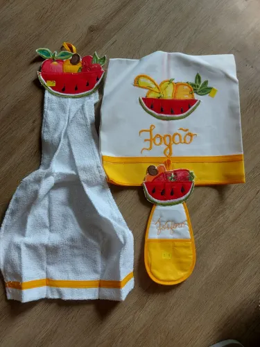 Kit Cozinha Artesanal 3 Peças (Bate-Mão + Capa Fogão + Porta Fósforo)