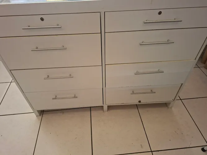 Balcão para loja com 8 gavetas 1.30 x 0.70 x 1.00 altura vidro encima