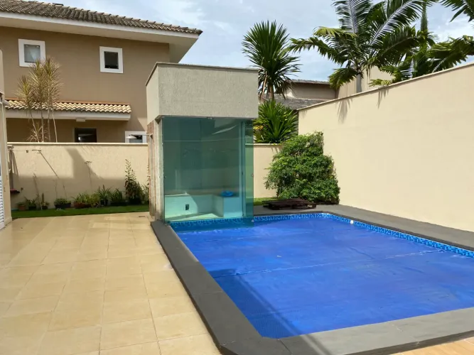 Casa de condomínio sobrado para venda tem 320 metros quadrados com 4 quartos
