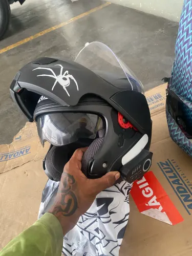 Capacete articulado com intercomunicador e com óculos preto troca em capacete fechado