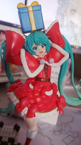 SEGA Hatsune Miku Christmas 2024 Figure, original