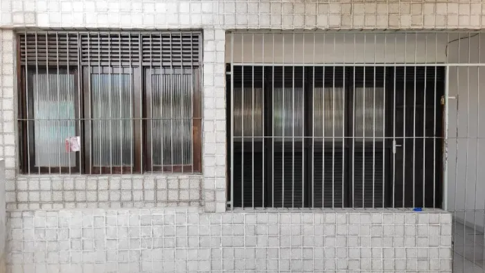 Alugo Casa 3/4 - Estados - Próx. Colégio HBE