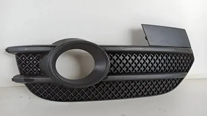 Grade Farol De Milha Neblina Lado Direito Audi Q3 2015  Preto Direito
