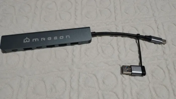 Hub com 5 portas USB e 2 tipo C