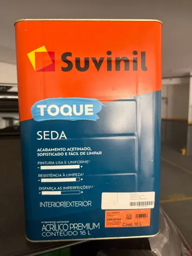 Tinta Suvinil Toque de Seda Pistache (Verde) e Borboleta Azul 